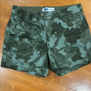 Old Navy Green Cargo Shorts Camouflage Design